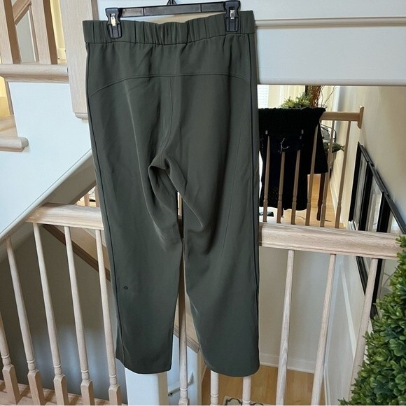 Lululemon On the Right Track Pant in Dark Olive Green 8 NWOT - Picture 7 of 12
